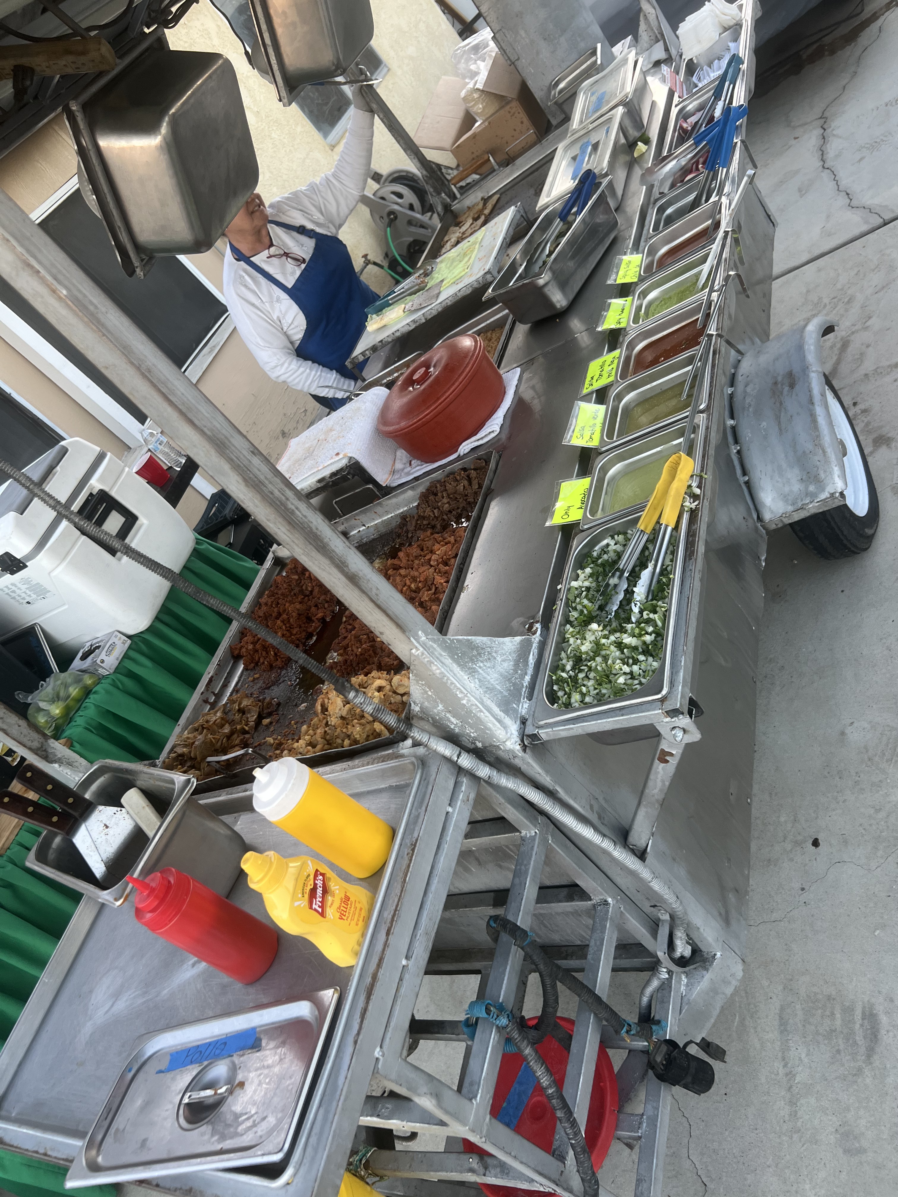 Side view of the Tacos Martin trailer with the full plancha setup
